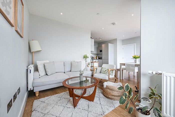 1 Bedroom Flat For Sale In Summerstown, London, SW17