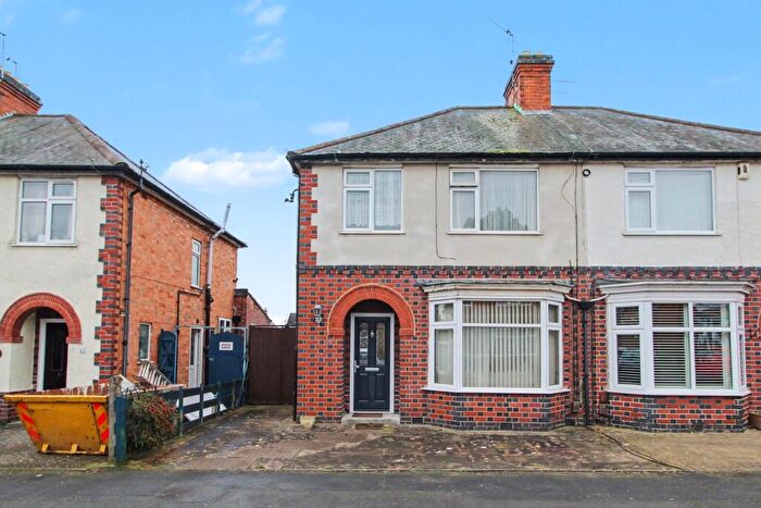 3 Bedroom Semi Detached House For Sale In Richmond Drive, Glen Parva, Leicester, LE2
