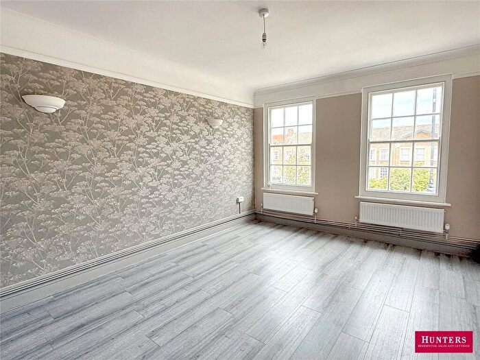 3 Bedroom Property To Rent In Cockfosters Road, Barnet, EN4