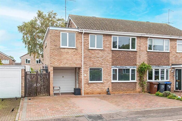 4 Bedroom Semi-Detached House For Sale In Stubble Close, Northampton, NN2