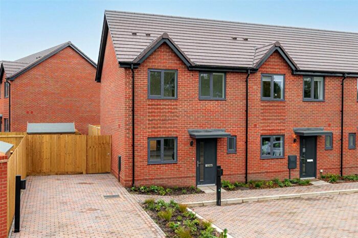 2 Bedroom House To Rent In Wilks Road, Crowthorne, Berkshire, RG45