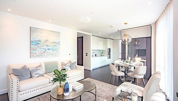 2 Bedroom Flat To Rent In Charles Clowes Walk, London, SW11