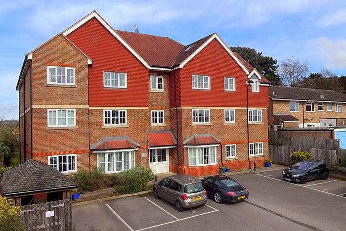 2 Bedroom Flat To Rent In Oxford Road, Redhill RH1