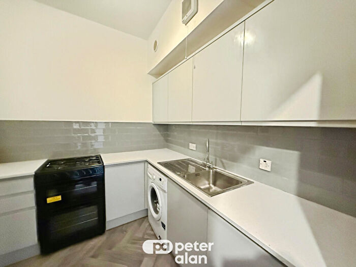 3 Bedroom Flat To Rent In Moira Place, Place, Cardiff, CF24