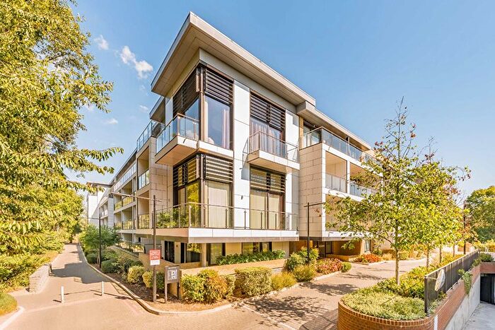1 Bedroom Flat For Sale In Knaresborough Drive, Earlsfield, SW18