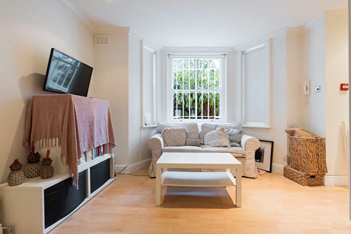 Studio To Rent In Aldridge Road Villas, London, W11