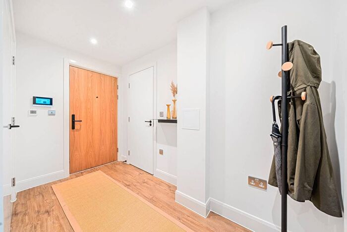 3 Bedroom Flat To Rent In Uncle Colindale, Colindale, London, NW9