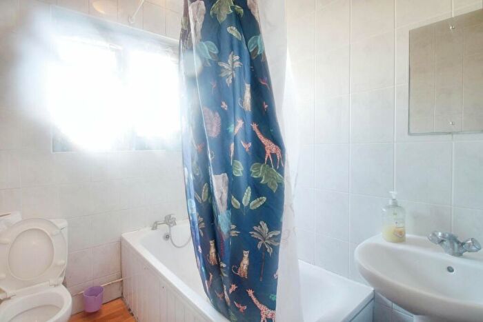 2 Bedroom Apartment To Rent In Alexandra Avenue, Harrow, HA2