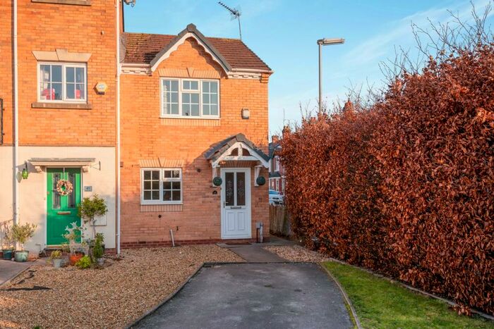 2 Bedroom End Of Terrace House To Rent In Gibson Close, Stafford, ST16