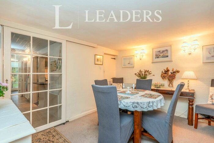 2 Bedroom Cottage To Rent In Castle Street, PO16