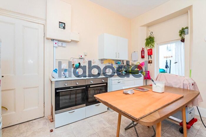 2 Bedroom Flat To Rent In Haddington Road, Morice Town, Plymouth, PL2