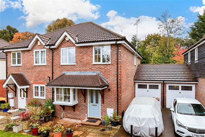 3 Bedroom Semi Detached House For Sale In Corner Farm Close, Tadworth, Surrey, KT20