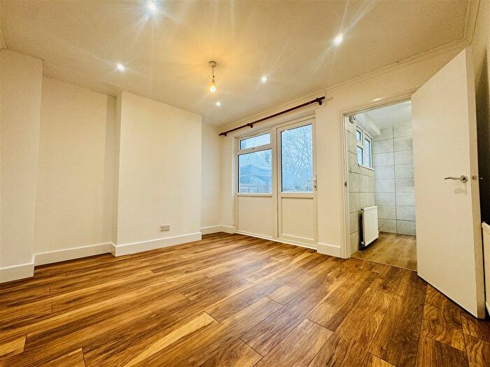 1 Bedroom Flat To Rent In Everton Drive, Stanmore, HA7