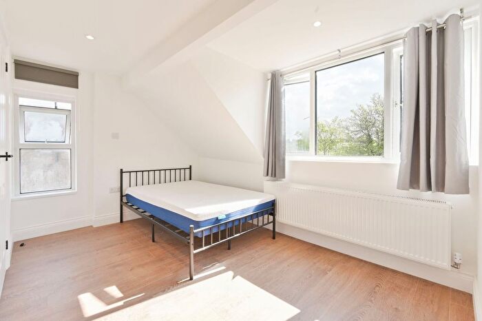 Studio To Rent In Mount Park Crescent, Ealing, W5