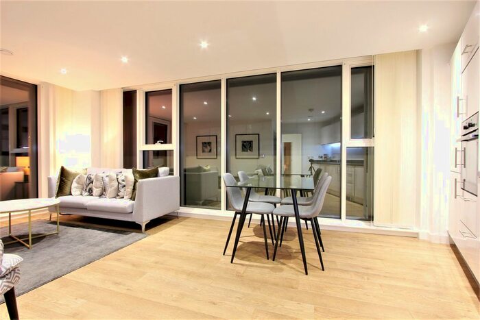 2 Bedroom Flat To Rent In Cooks Road, London, E15