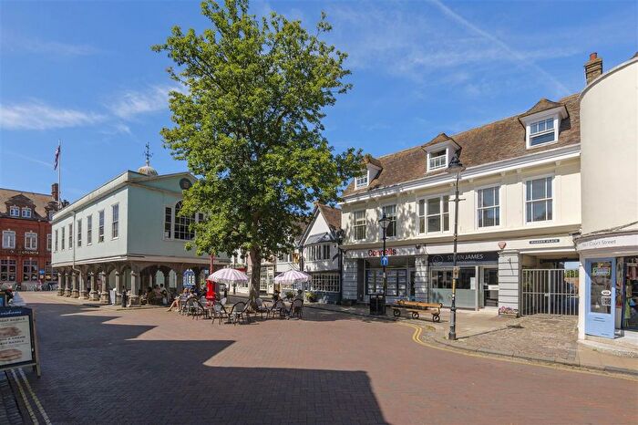 3 Bedroom Flat To Rent In Market Place, Faversham, ME13
