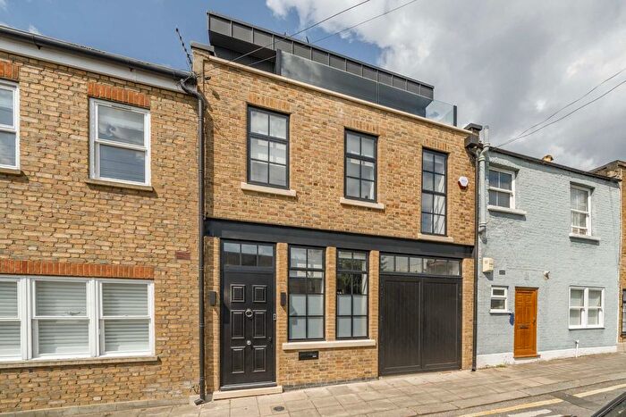 3 Bedroom Terraced House To Rent In Grove Mews, London, W6