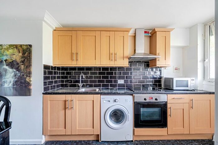 3 Bedroom Flat To Rent In Mallory Street, London, NW8