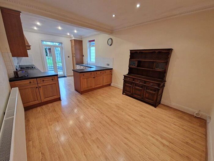 2 Bedroom Detached Bungalow For Sale In Taunton Drive, Westcliff-On-Sea, SS0