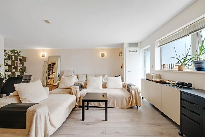 1 Bedroom Flat For Sale In Sky Studios, North Woolwich, E16