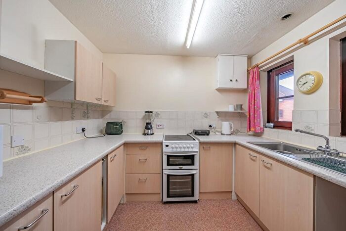 2 Bedroom Flat For Sale In Chesham, Buckingahamshire, HP5