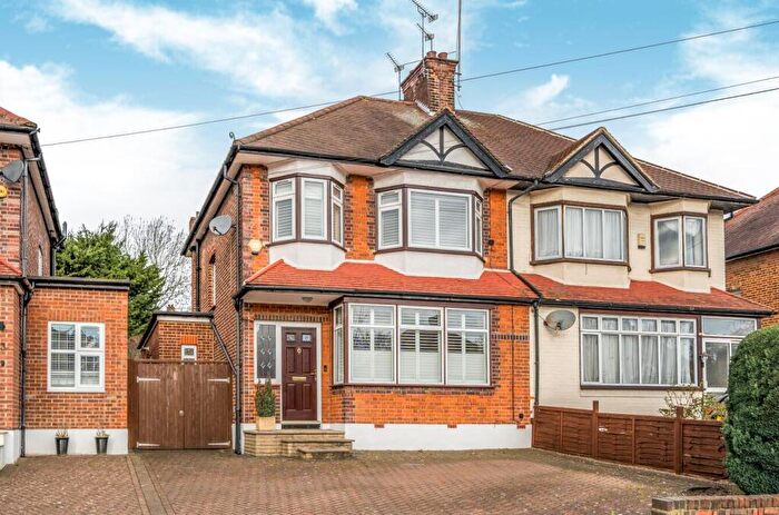 3 Bedroom Semi Detached House For Sale In Chanctonbury Way, Woodside Park, N12