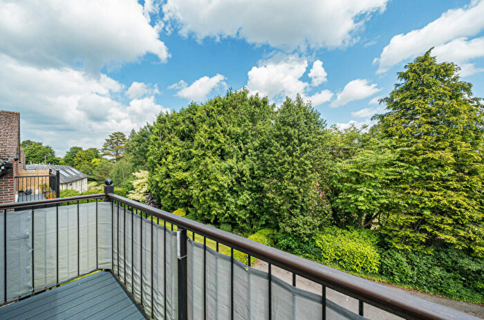 2 Bedroom Flat For Sale In Chilbolton Avenue, Winchester, Hampshire, SO22