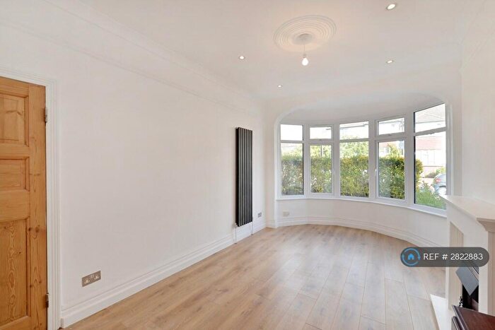 3 Bedroom End Of Terrace House To Rent In Hermiston Avenue, London, N8