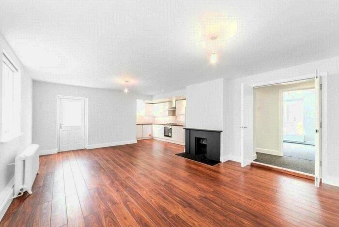 2 Bedroom Flat To Rent In St. Annes Close, London, N6