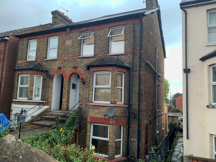 Apartment To Rent In Stoke Road, Slough Centre, SL2