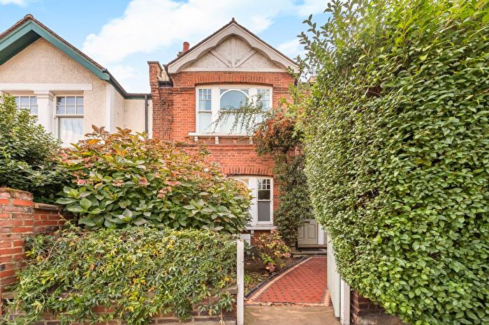 2 Bedroom Maisonette For Sale In Lower Richmond Road, East Sheen, SW14