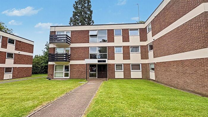 2 Bedroom Flat For Sale In Gallagher Court, Wake Green Park, Moseley, B13