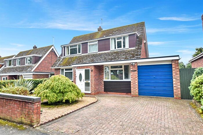 3 Bedroom Detached House For Sale In The Ridgeway, Marchwiel, LL13