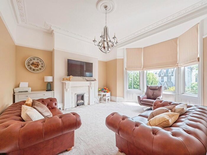 2 Bedroom Apartment For Sale In Dorchester Road, Weymouth, DT4
