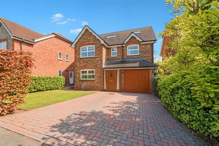 5 Bedroom Detached House To Rent In Simmons Fields, Charvil, Reading, RG10