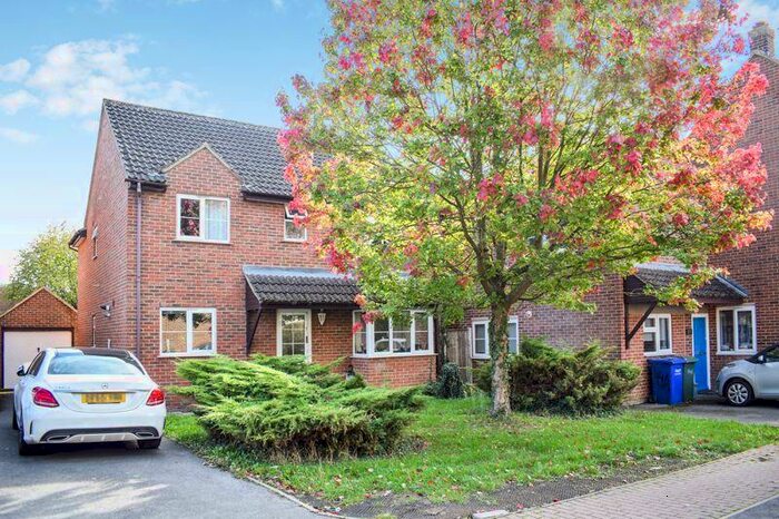 4 Bedroom Detached House To Rent In Dale Place, High Street, Kidlington, OX5