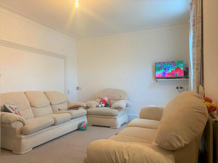 3 Bedroom Semi-Detached House To Rent In Woodgrange Avenue, London, N12