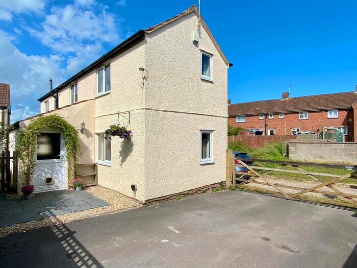 3 Bedroom Detached House For Sale In Lynch Road, Berkeley, GL13