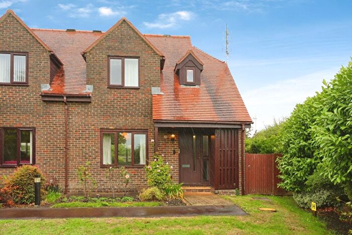2 Bedroom Property For Sale In Courville Close, Alveston, Bristol, BS35