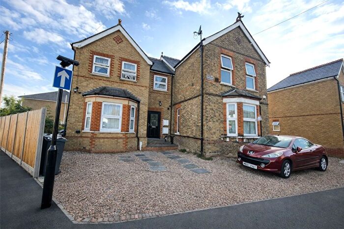 2 Bedroom Flat To Rent In Flat B, Chapel Road, Hounslow, Greater London, TW3