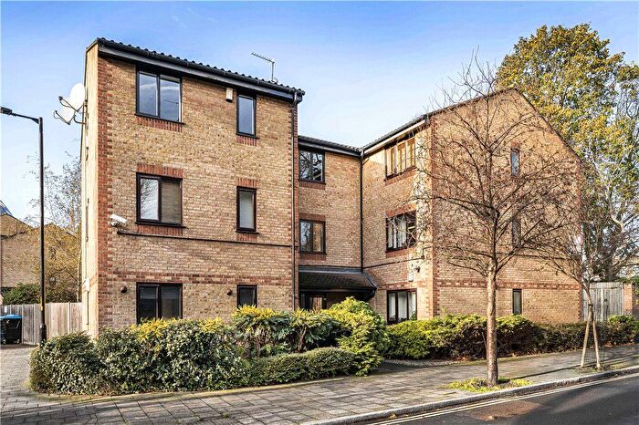 2 Bedroom Flat To Rent In Searles Road, London, SE1