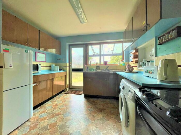 3 Bedroom Detached House For Sale In Thorley Street, Thorley,