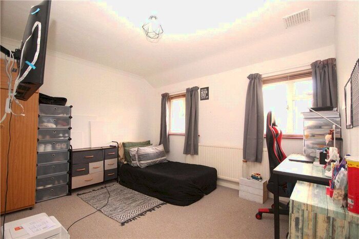 1 Bedroom Property To Rent In Pond Meadow, Guildford, Surrey, GU2
