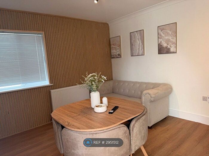 4 Bedroom Bungalow To Rent In Hornchurch, Hornchurch, RM12
