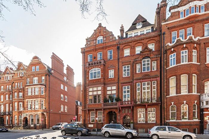 3 Bedroom Flat For Sale In Cadogan Gardens, London, SW3