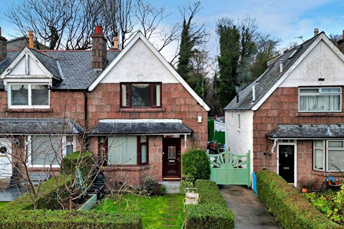 3 Bedroom End Of Terrace House For Sale In Sycamore Place, Aberdeen, AB11