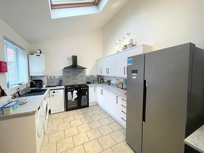 7 Bedroom Semi-Detached House To Rent In **£pppw Excluding Bills** Bute Avenue, Lenton - Uon, NG7