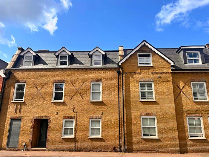 1 Bedroom Apartment For Sale In Walton Road, East Molesey, KT8