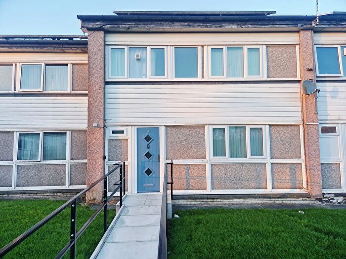 3 Bedroom Town House To Rent In Hastings Close, Blackburn, BB1