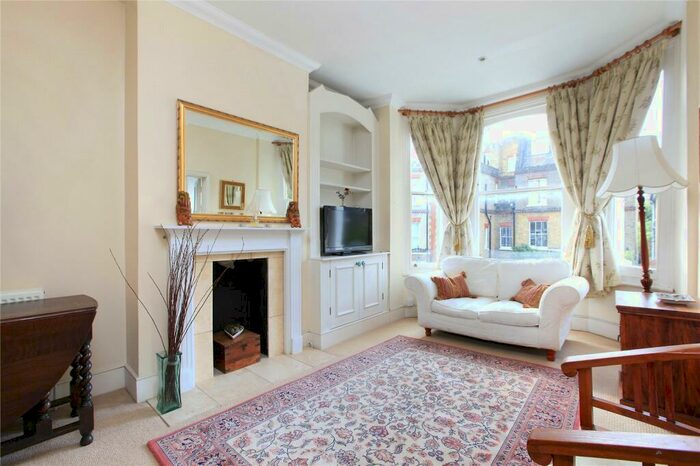 1 Bedroom Flat To Rent In Vardens Road, Battersea, London, SW11
